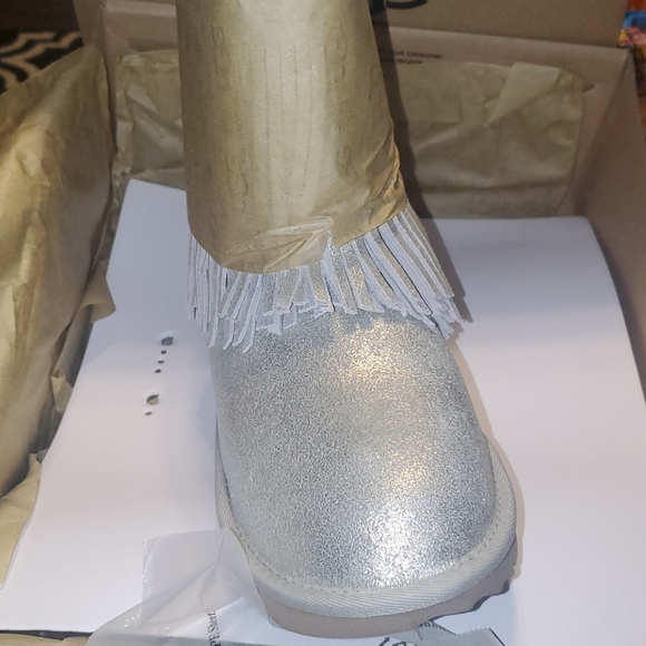 UGG SHORT II FRINGE BOOTS - Picture 2 of 12